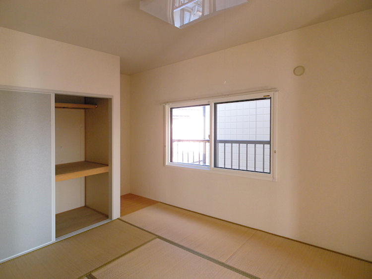 Receipt. Japanese-style room 6 tatami Closet