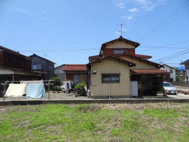 Local land photo. Photos from the site saw the west side. There is the distance between the next there is a passage home