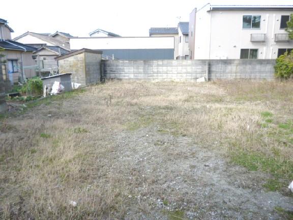 Local photos, including front road. Overlooking the west from the east