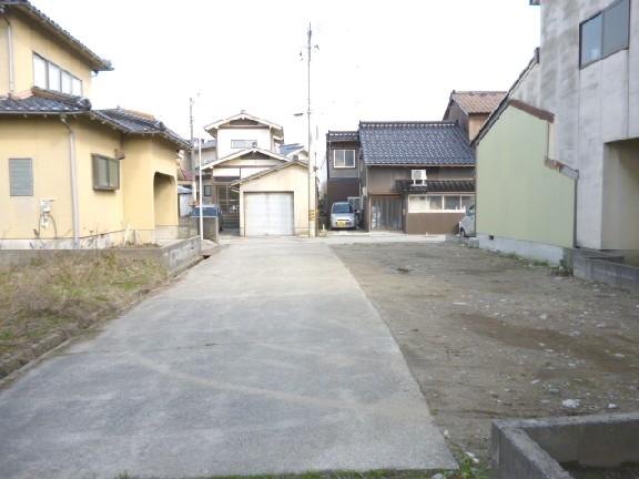 Local photos, including front road. Overlooking the side of the road from the south