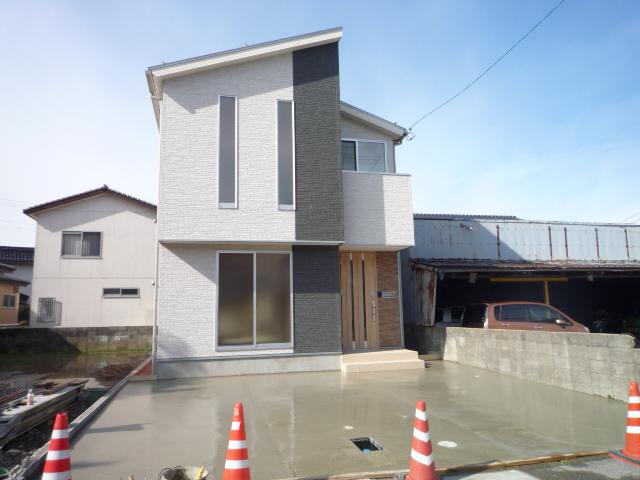 Local appearance photo. Local (11 May 2013) Shooting