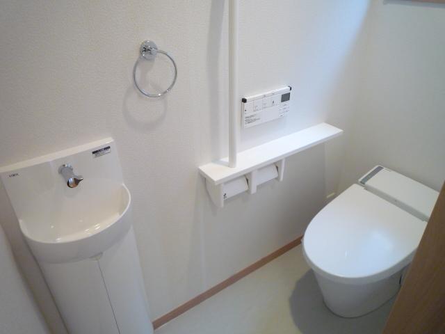 Toilet. Indoor (11 May 2013) Shooting