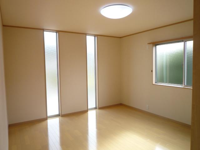 Non-living room. Indoor (11 May 2013) Shooting