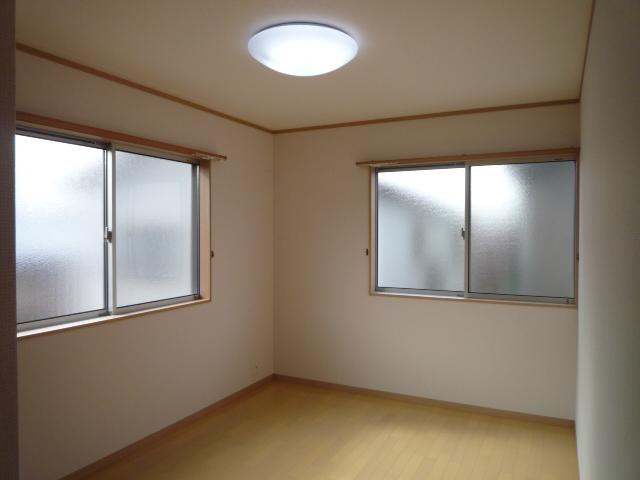 Non-living room. Indoor (11 May 2013) Shooting