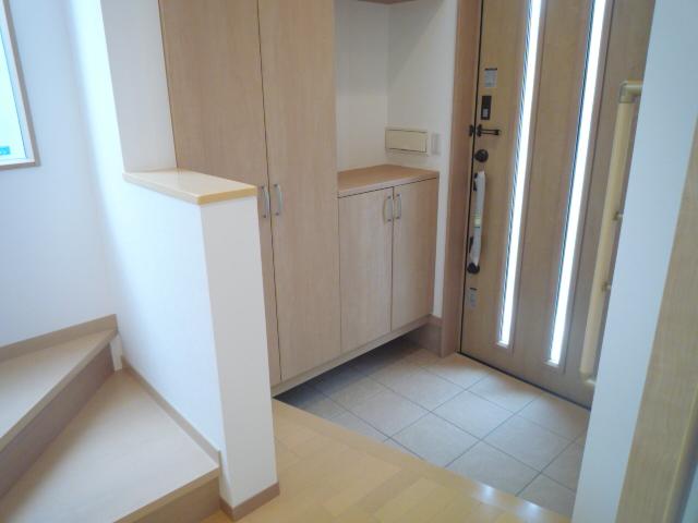 Entrance. Local (11 May 2013) Shooting