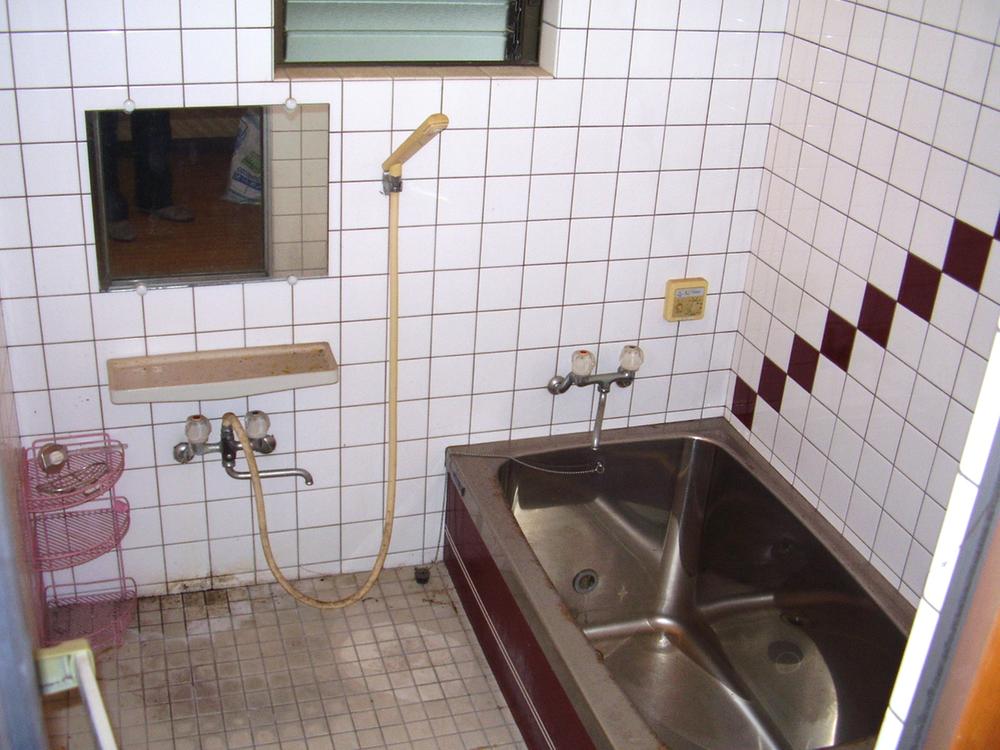 Bathroom. 1st floor