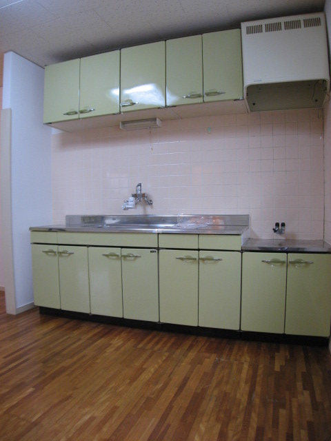 Kitchen. Widely is a large kitchen boasts!