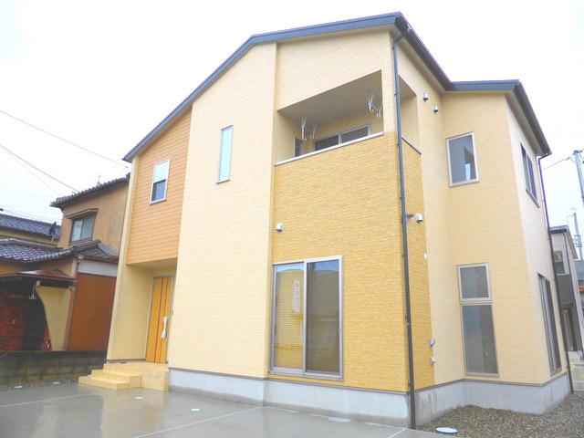 Local appearance photo. Day is good on the south-facing.