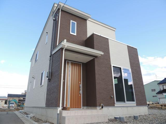 Local appearance photo. Calm modern appearance.