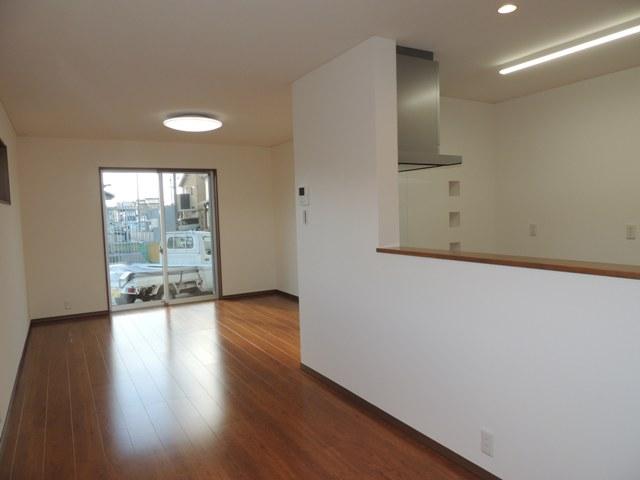 Living. 18 Pledge of center kitchen specification living.