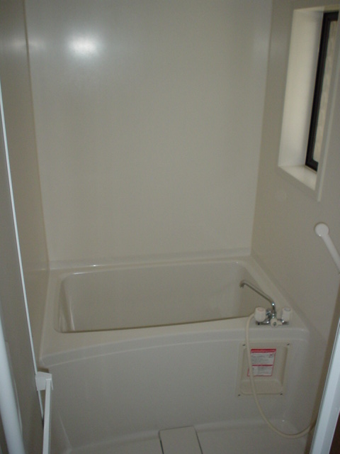 Bath.  ※ Photograph is of the same type 205, Room