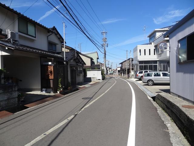 Local photos, including front road. Front road (bus also passes)