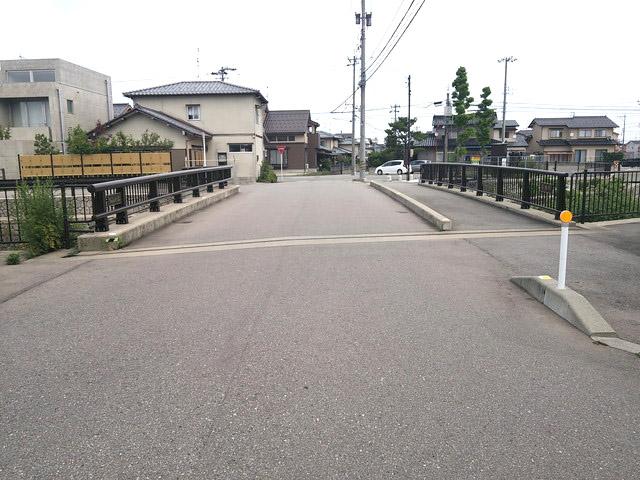 Other local. Frontal road