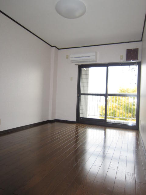 Living and room. Hiroshi 6.5 Air conditioning ・ Ventilation fan with!