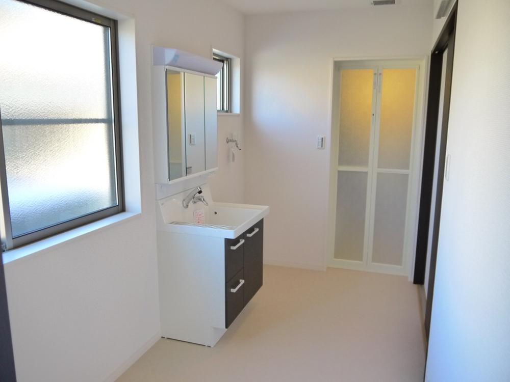 Wash basin, toilet. Indoor (March 2013) Shooting