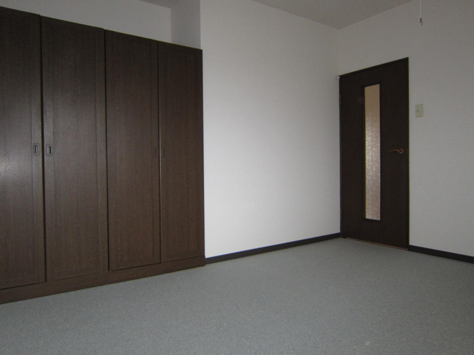 Other room space. There is also a soundproof effect in the carpet of the room