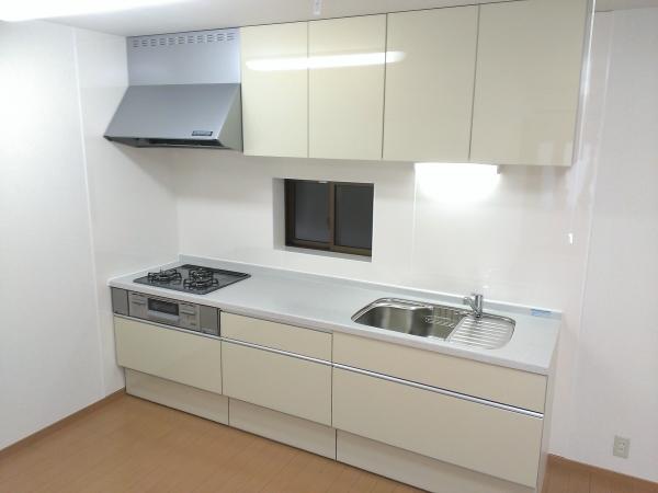 Kitchen. We chose at ease and luxury. Countertops artificial marble. 