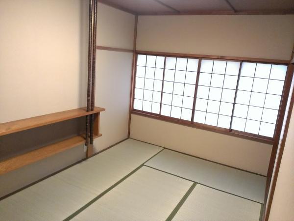 Other introspection. 8 tatami Japanese-style room with a room also on the second floor. 