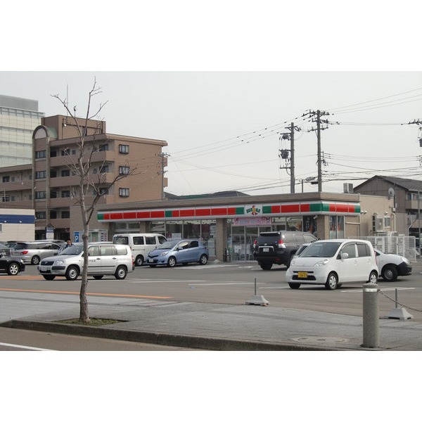 Convenience store. Thanks Kanazawa new Kenchomae store up (convenience store) 191m