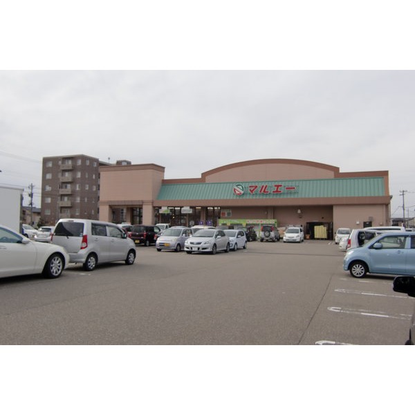 Supermarket. Marue Fujiekita store up to (super) 350m