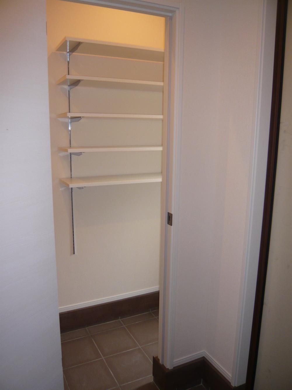 Receipt. Entrance next to the shoes Cloak & storage