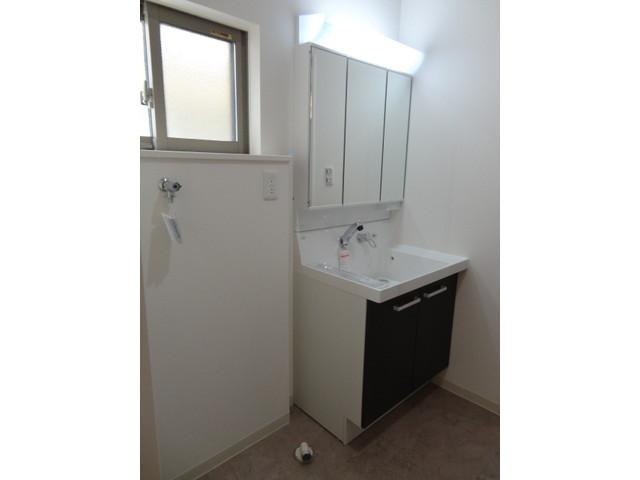 Wash basin, toilet. Washroom