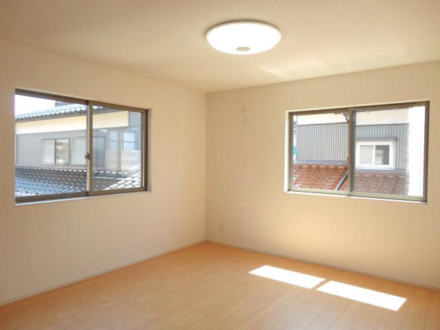 Non-living room. Second floor of the sunny room