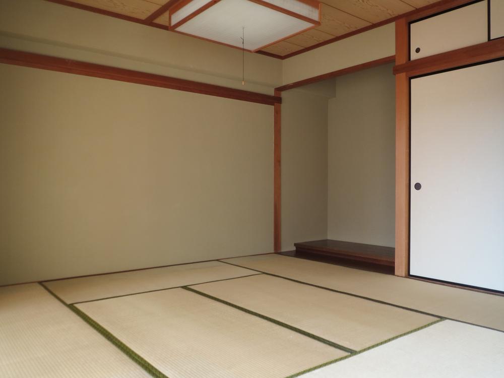 Non-living room. South Japanese-style room 8