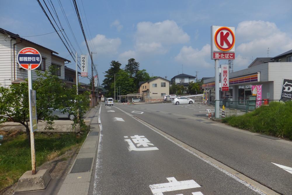 Other local. convenience store ・ Bus stop right next to. 