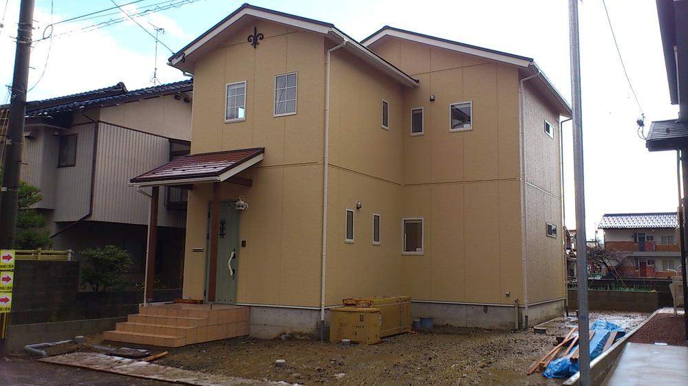 Local appearance photo. Local (12 May 2013) Shooting