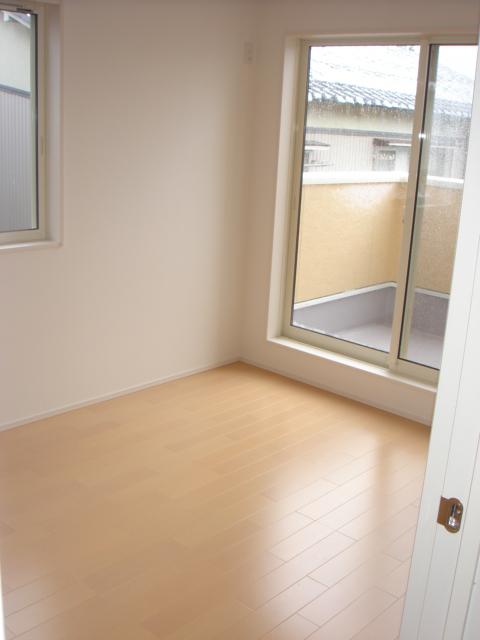 Non-living room. Indoor (12 May 2013) Shooting