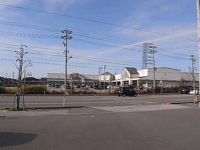 Supermarket. 767m until Satoten of Barrow Yui