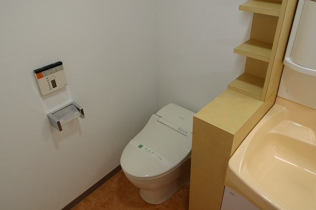 Toilet. 1201, Room