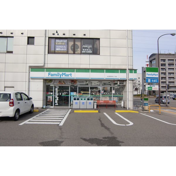 Convenience store. FamilyMart Kanazawa Station Nishimoto-cho, three-chome up (convenience store) 369m