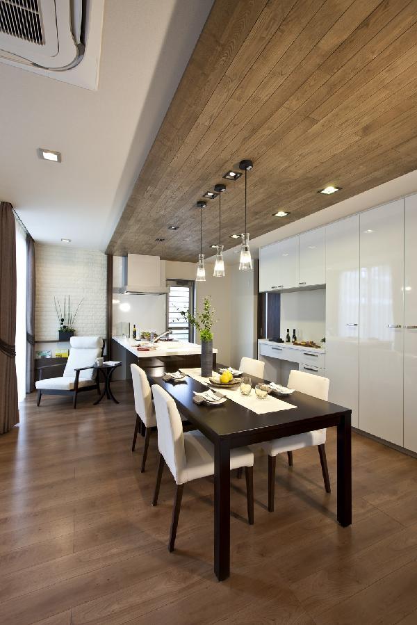 Cooling and heating ・ Air conditioning. Living (ceiling built-in) one, Other (wall-mounted air conditioner) five