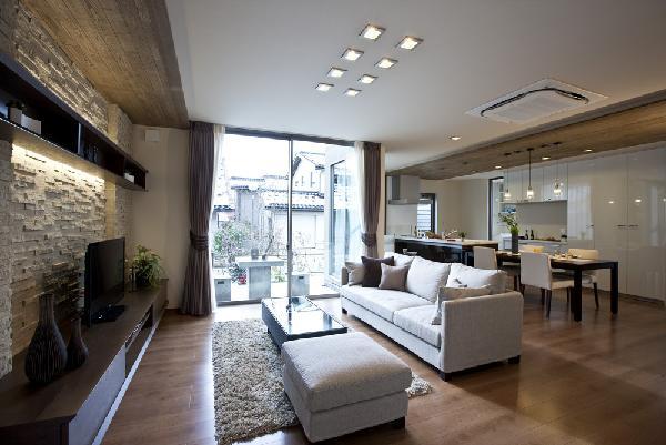 Living. It captures the bright light from the Haisasshi, LDK and spacious overlooking the terrace.