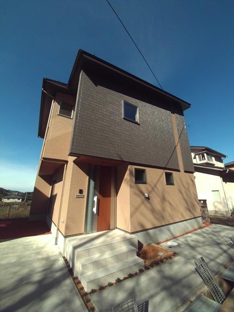 Local appearance photo. Sum modern appearance timeless