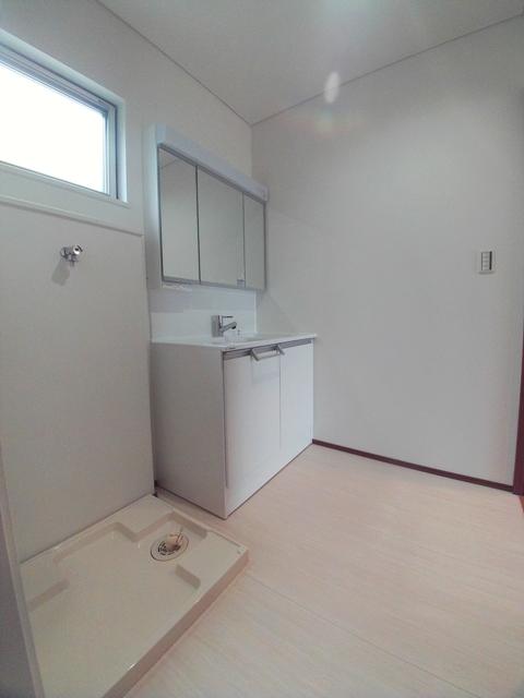 Wash basin, toilet. Because it just around the corner from the kitchen, Housework I think the easier.