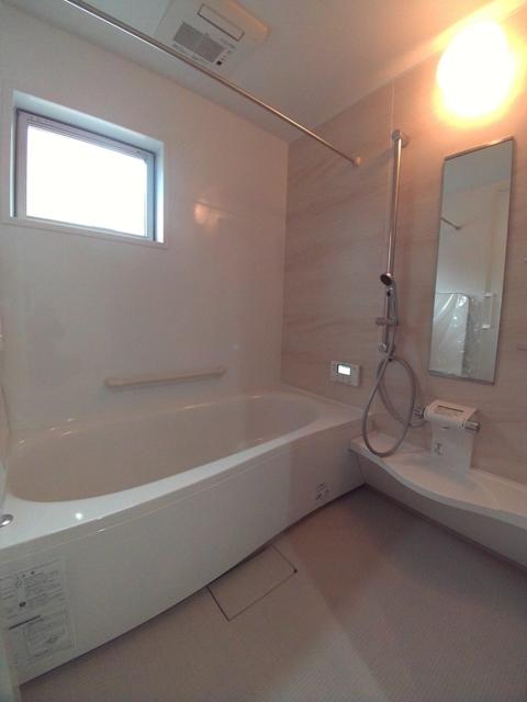 Bathroom. Drying ・ Bathroom with heating. You Jose also laundry.