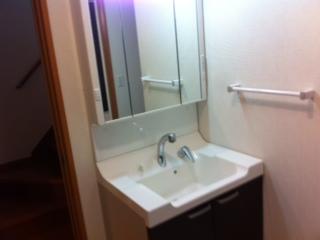 Wash basin, toilet. High-grade