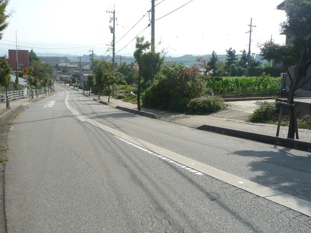 Local photos, including front road. Road also widely, Bus BinRyo