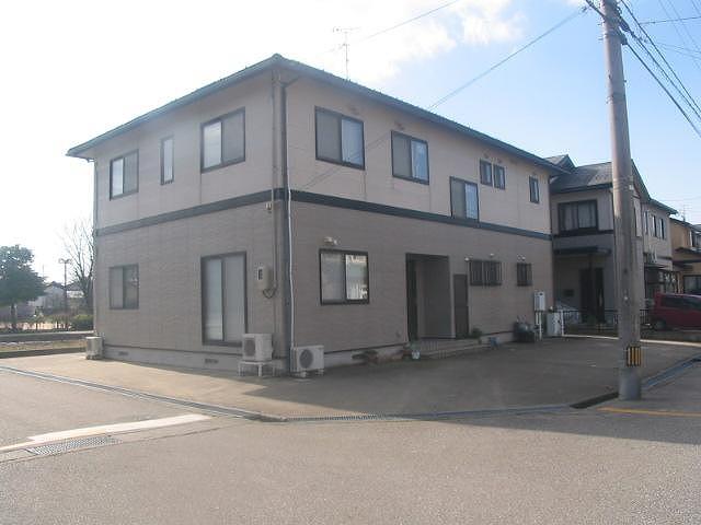 Local appearance photo. Parking 8 units can be!