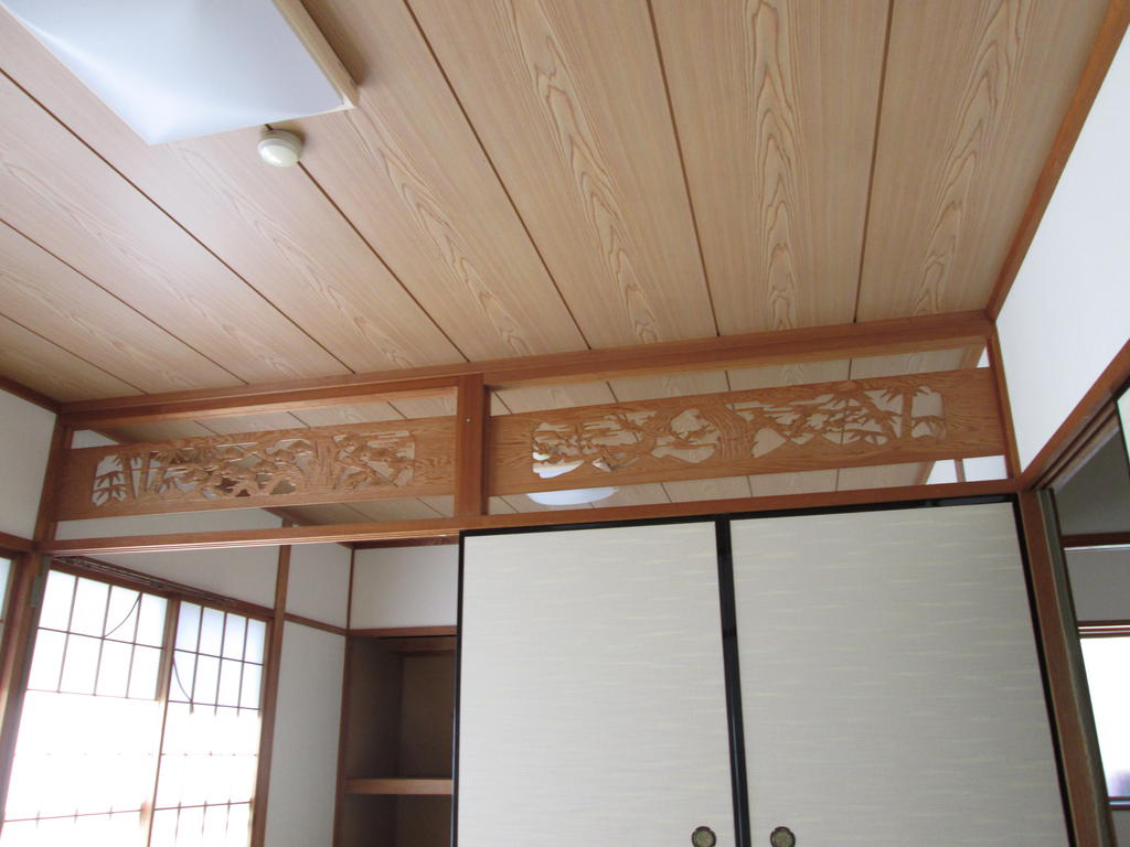 Living and room. It is open-minded Tsuzukiai with inter-column