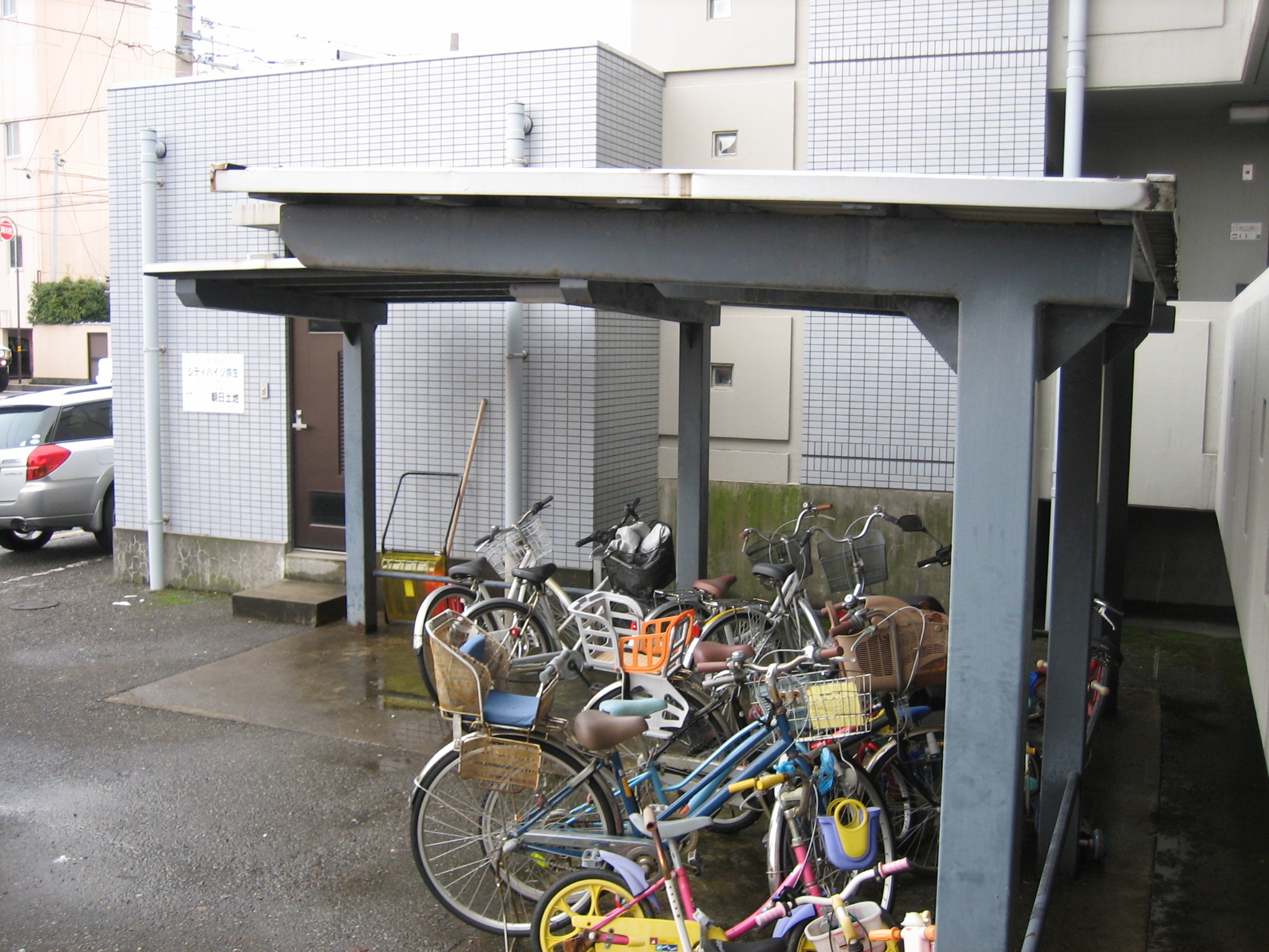 Other common areas. Bicycle parking and each household for Torankuru to the rear - No Yes