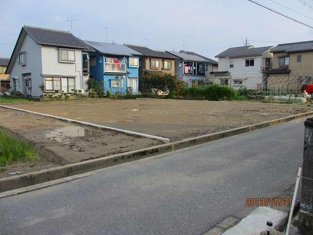 Local photos, including front road. Grating will be established on the front gutter