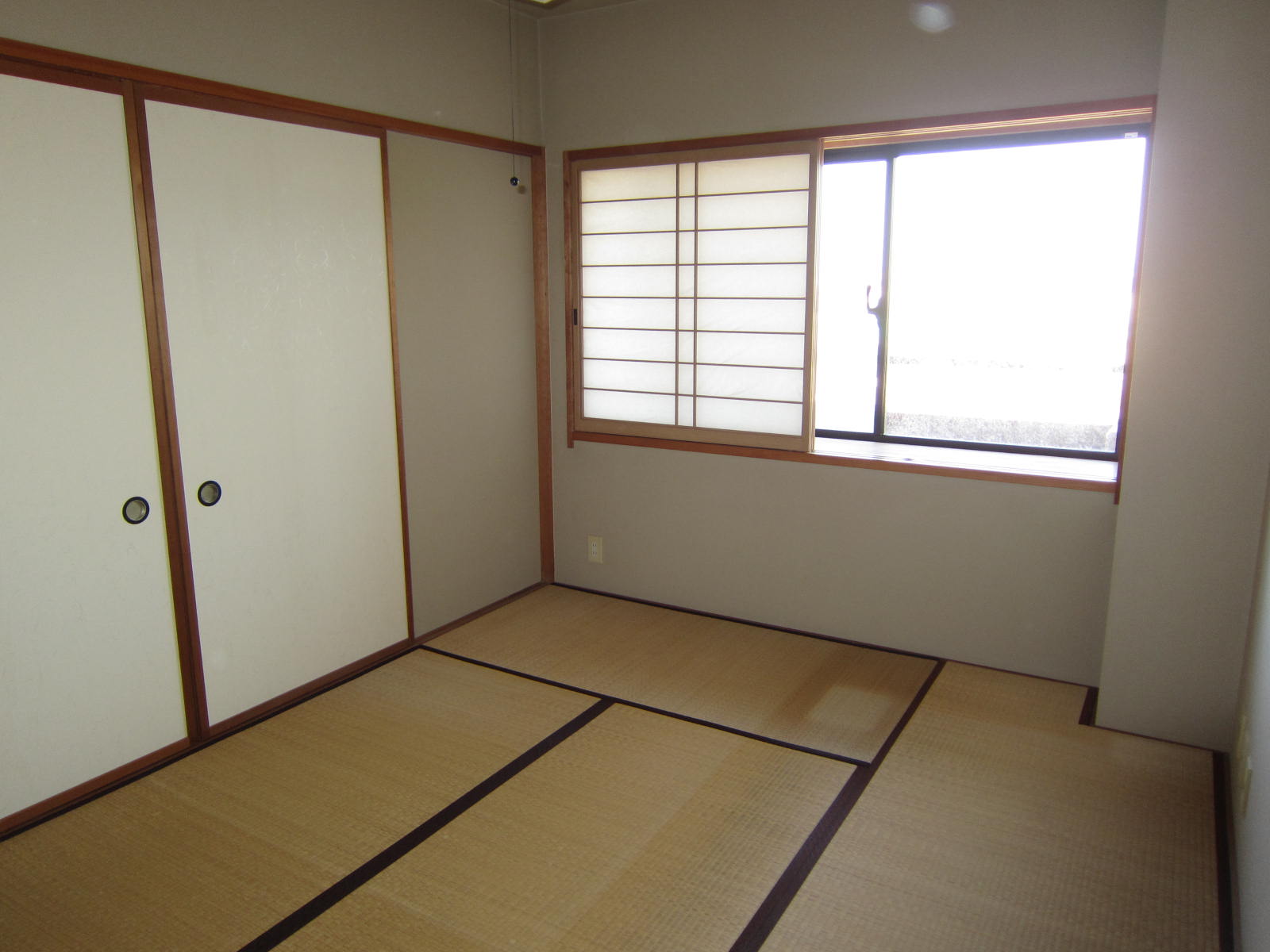 Other room space. Stylish Japanese-style room with a bay window