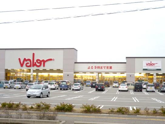 Shopping centre. Barrow store