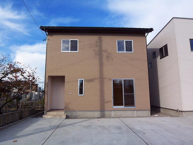 Local appearance photo. Local (11 May 2013) shooting parking is happy to three possible car space is attractive