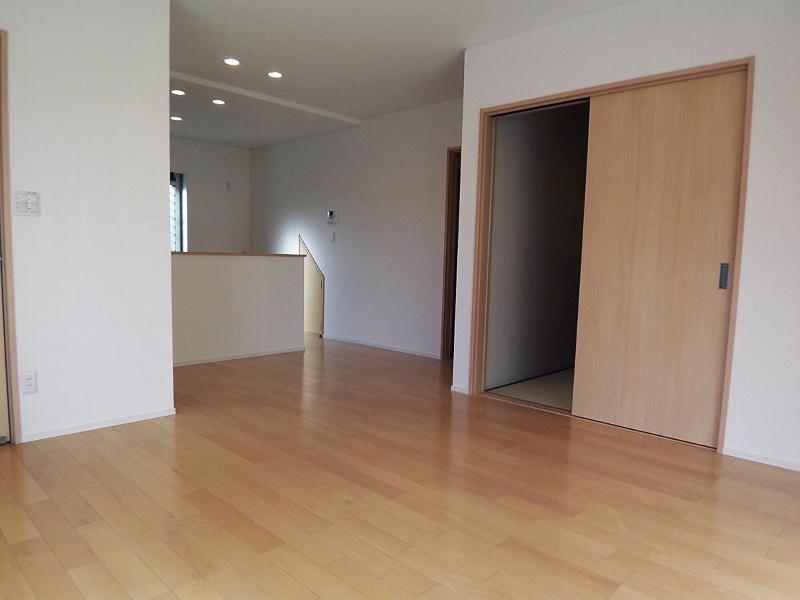 Living. Indoor (11 May 2013) Shooting Crank the LDK will further up the feeling of freedom in the L-shaped