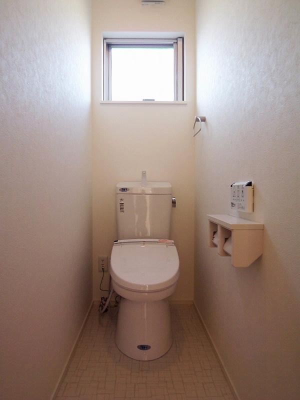 Toilet. Indoor (11 May 2013) Shooting